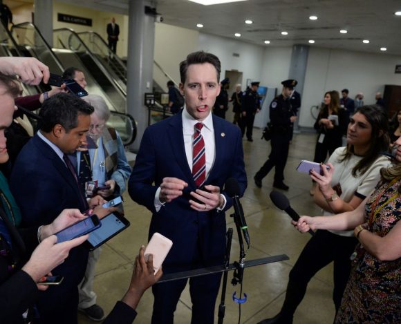 US senator urges criminal probe of Amazon.com ‘predatory data practices’